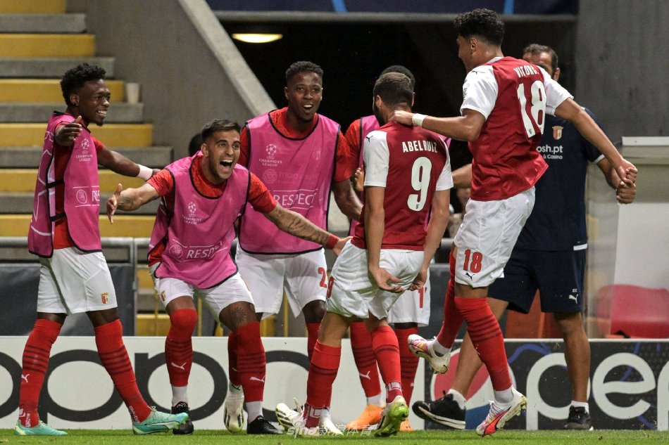 凭借其速度 凭借其速度